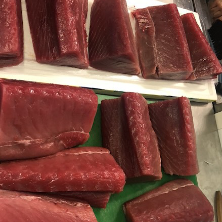 Fresh Sashimi-Grade Yellowfin Tuna Loin per kg